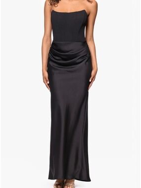 Betsy & Adams Strapless Mixed Media Gown.. Size 6 - Black